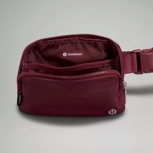 Lululemon everywhere belt Bag NWT